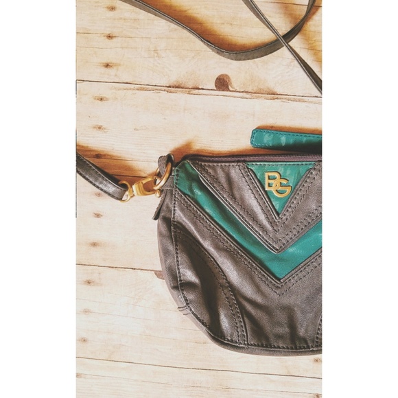 Vintage BCBG crossbody - Picture 1 of 3